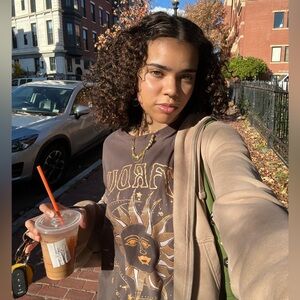 Meet your Posher, Sahomi